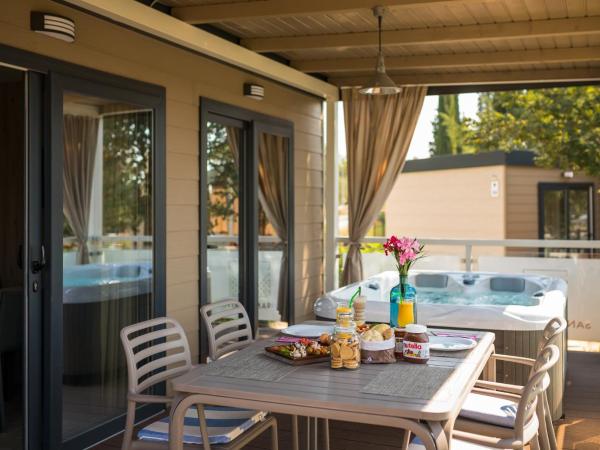 Premium Camping Homes Santa Marina, Lanterna : photo 1 de la chambre mobile home 2 chambres premium relax