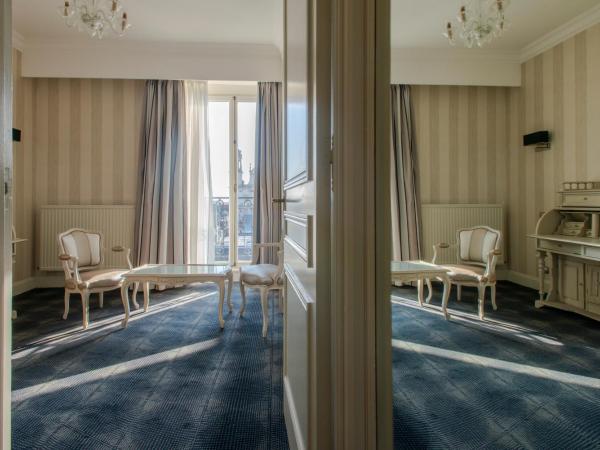 Grand Hotel De La Reine - Place Stanislas : photo 4 de la chambre chambre double deluxe - vue latérale sur rue