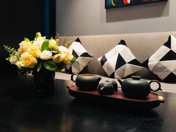 Likto Hotel-Free Shuttle Bus to Canton Fair : photo 4 de la chambre business suite-free snacks&clothes steamer