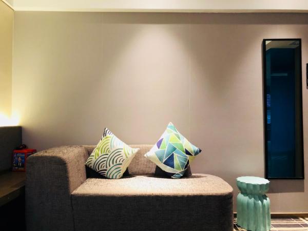 Likto Hotel-Free Shuttle Bus to Canton Fair : photo 8 de la chambre deluxe twin room-free snacks&bathtub