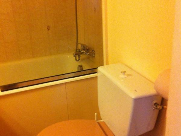 Les Pastels : photo 3 de la chambre chambre lits jumeaux avec salle de bains privative