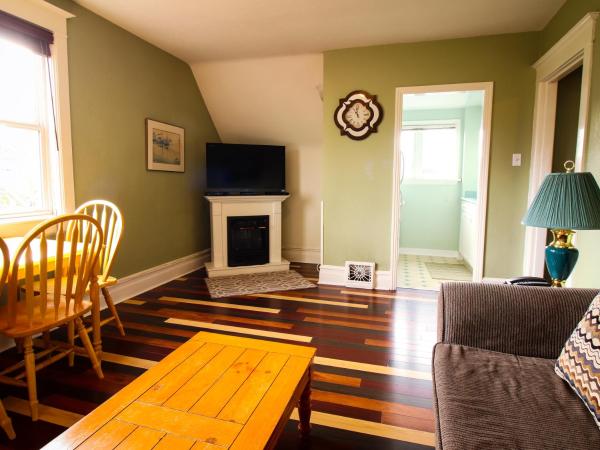 James Bay Inn Hotel, Suites & Cottage : photo 5 de la chambre suite 1 chambre