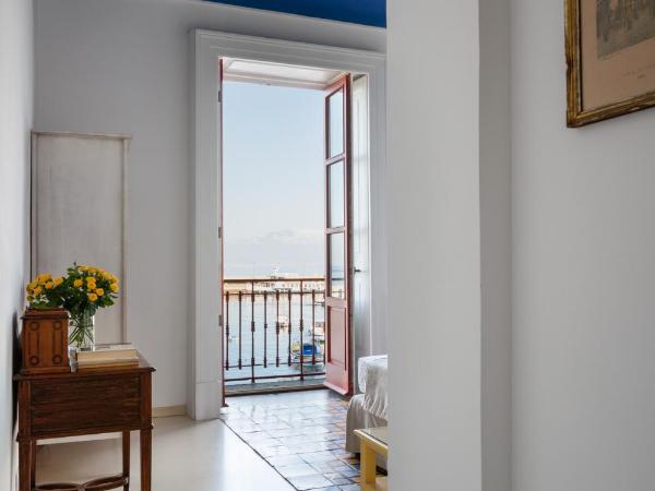 Marina Piccola 73 : photo 2 de la chambre chambre double deluxe avec balcon - vue sur mer