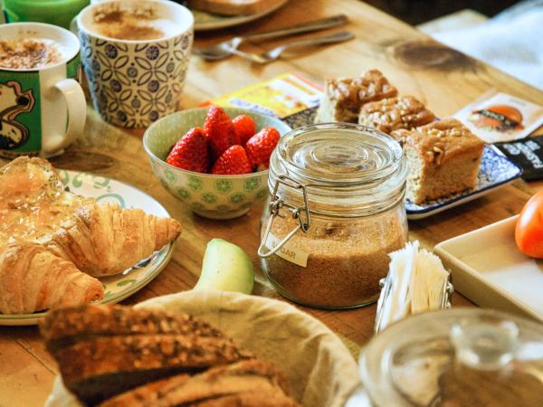 Factory Suites Barcelona : photo 4 de la chambre chambre lits jumeaux avec salle de bains privative séparée