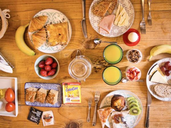 Factory Suites Barcelona : photo 5 de la chambre chambre lits jumeaux avec salle de bains privative séparée