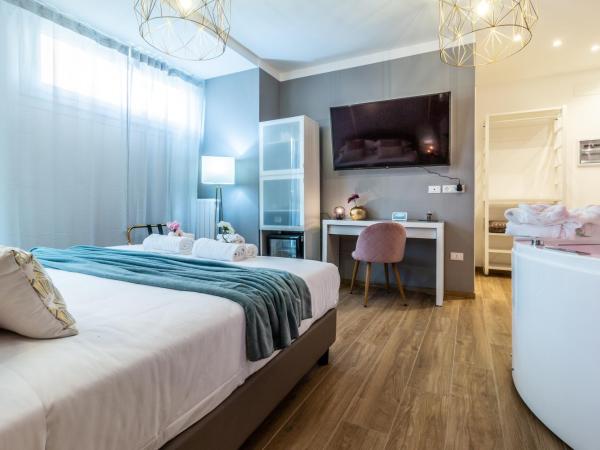 4 Star Suite SPA - Self Check-In : photo 5 de la chambre suite lit queen-size avec baignoire spa