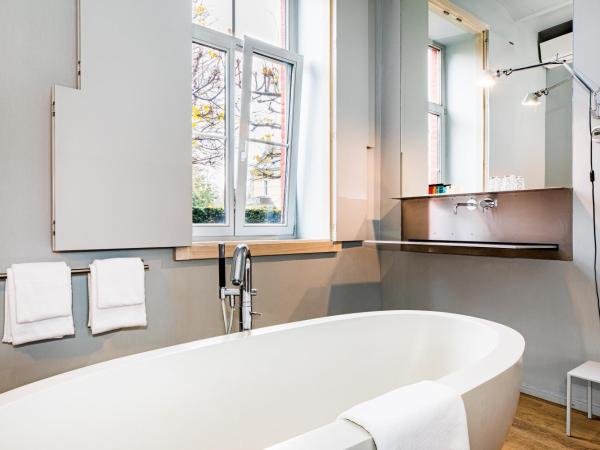 Landgoed Kasteel de Hoogenweerth : photo 4 de la chambre chambre standard avec baignoire dans auberge (2 personnes)