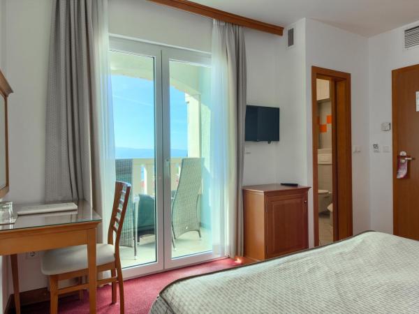 Hotel Villa Dvor : photo 3 de la chambre chambre double avec balcon - vue sur mer et rivière
