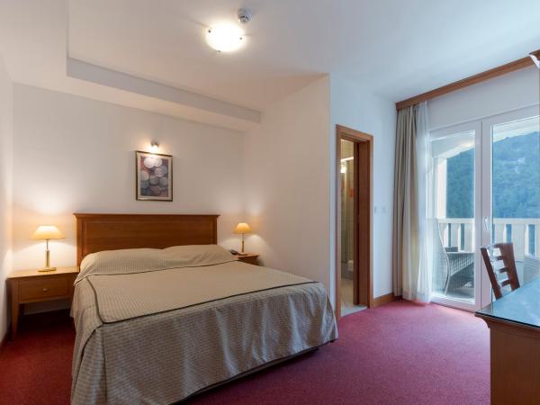 Hotel Villa Dvor : photo 6 de la chambre chambre double avec balcon - vue sur mer et rivière