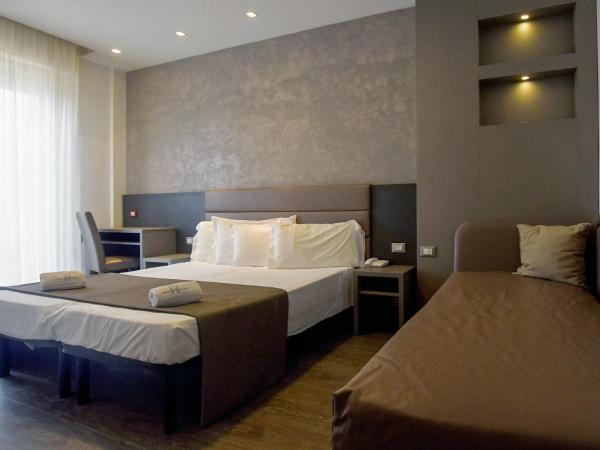 Hotel Aurora : photo 6 de la chambre chambre triple