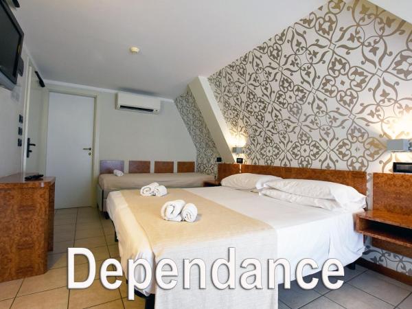Hotel Aurora : photo 4 de la chambre chambre familiale (2 adultes + 1 enfant) - annexe