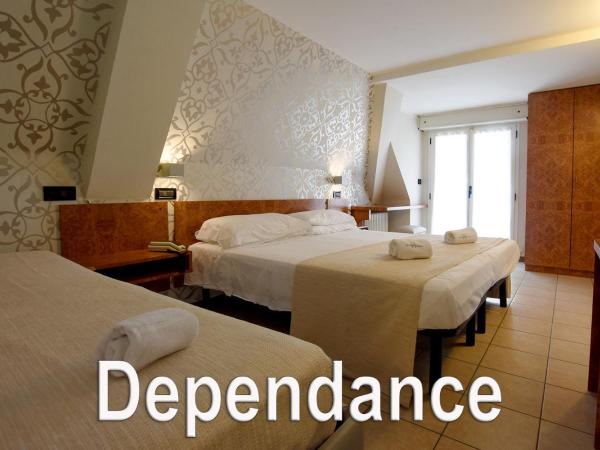 Hotel Aurora : photo 5 de la chambre chambre familiale (2 adultes + 1 enfant) - annexe