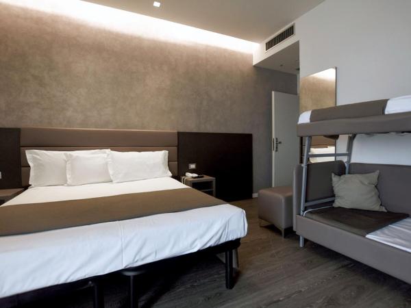 Hotel Aurora : photo 5 de la chambre chambre quadruple