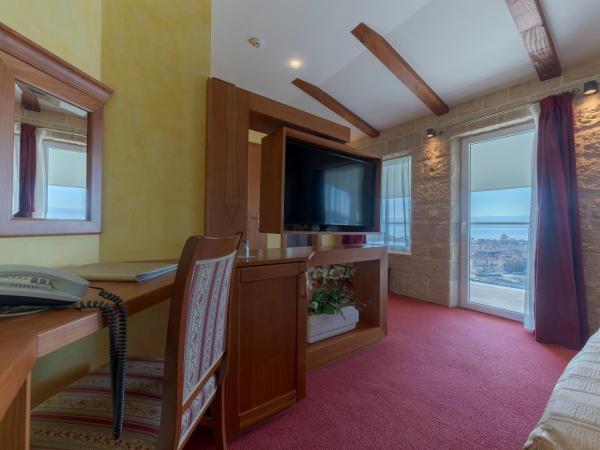 Hotel Villa Dvor : photo 3 de la chambre chambre double supérieure avec balcon - vue sur mer