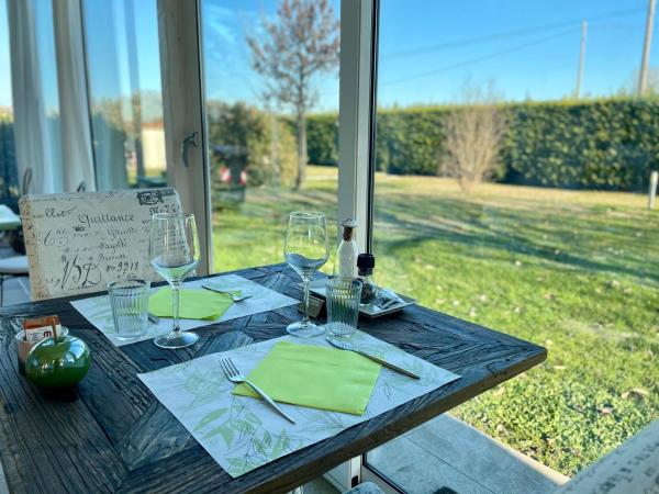 B&B La Magia dei Sogni Relais : photo 2 de la chambre chambre double supérieure avec lit d'appoint - vue sur jardin