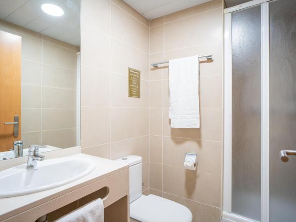 Hostal Fina : photo 4 de la chambre chambre simple avec salle de bains privative