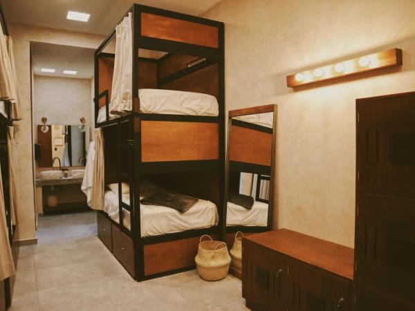 Hostal Barrio Vivo : photo 4 de la chambre dortoir pour femmes 8 lits