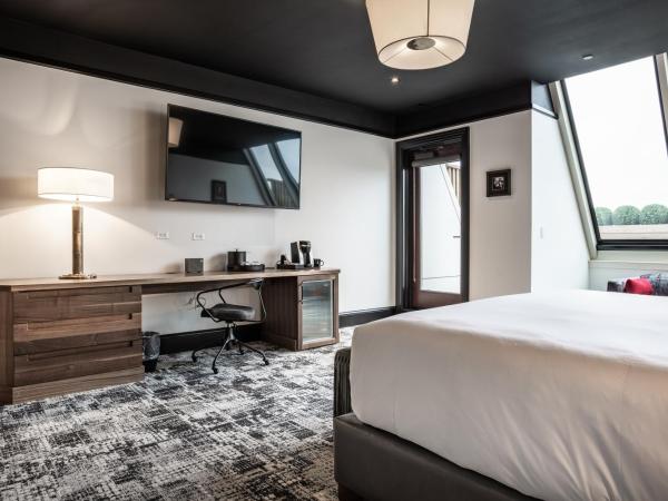 Bottleworks Hotel : photo 5 de la chambre chambre lit king-size avec balcon
