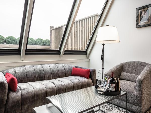 Bottleworks Hotel : photo 4 de la chambre chambre lit king-size avec balcon