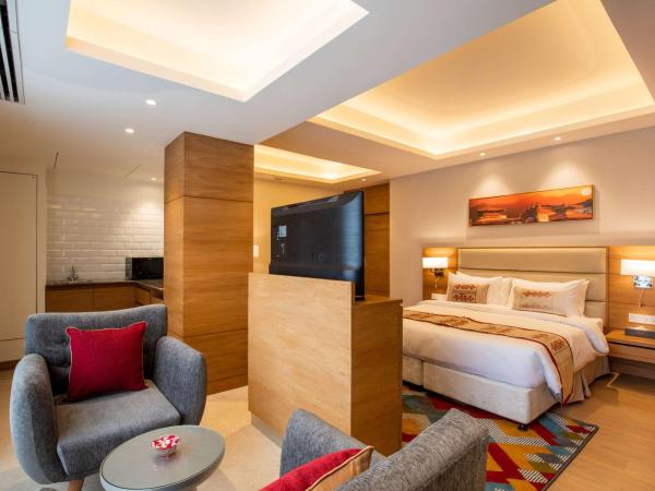 Ramada Encore by Wyndham Kathmandu Thamel : photo 2 de la chambre king studio room with city view, kitchenette - non smoking (10% off on food and soft beverages)