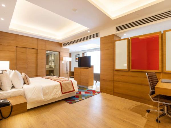 Ramada Encore by Wyndham Kathmandu Thamel : photo 4 de la chambre king studio room with city view, kitchenette - non smoking (10% off on food and soft beverages)
