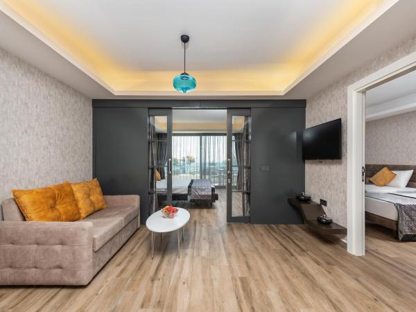 Elite Luxury Suite & Spa : photo 5 de la chambre chambre quadruple - vue sur mer