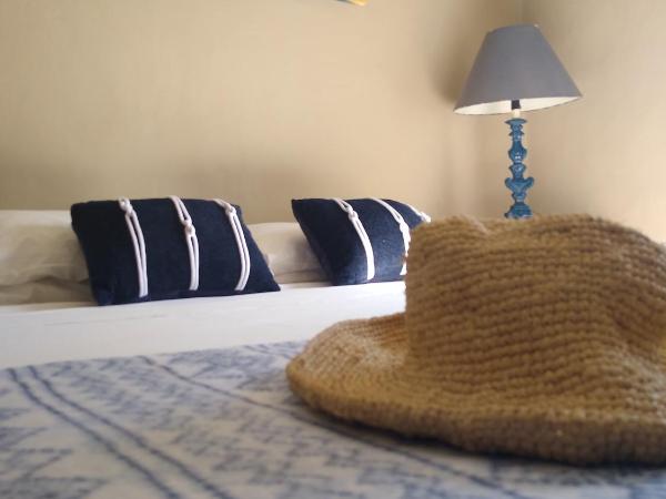 Morada do Sol Guest House : photo 5 de la chambre chambre lit queen-size - vue sur piscine
