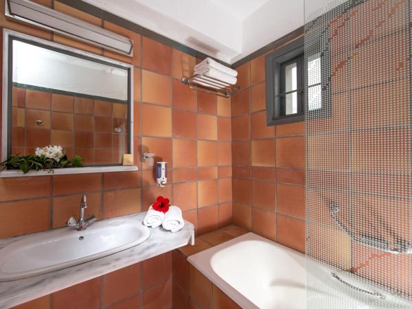 Silva Beach Hotel : photo 1 de la chambre chambre familiale - annexe