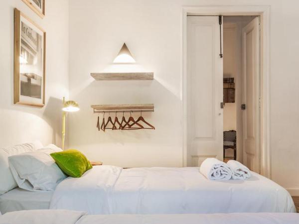 Factory Suites Barcelona : photo 1 de la chambre chambre double supérieure avec balcon et salle de bains privative extérieure