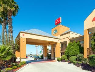 Ramada by Wyndham San Antonio Near SeaWorld - Lackland AFB : photo 1 de la chambre room #7680033