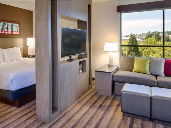 Hyatt House Seattle Downtown : photo 2 de la chambre king studio suite with space needle view