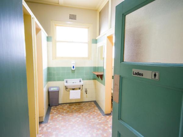 Grand Hotel Rockdale : photo 6 de la chambre chambre simple Économique avec salle de bains commune