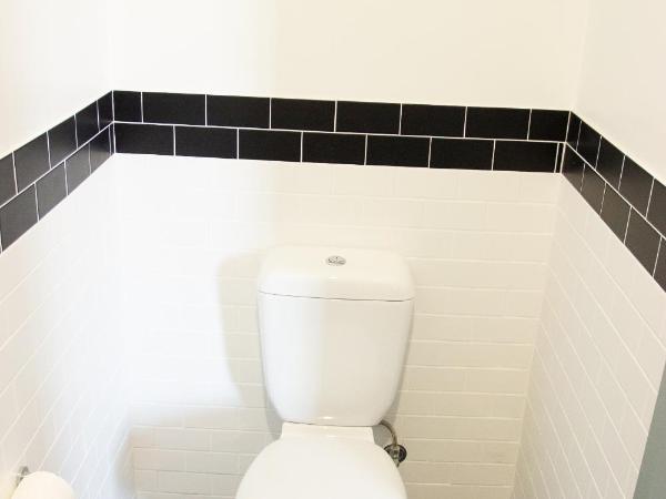 Oasis on Beamish Hotel : photo 5 de la chambre chambre lit king-size supérieure avec salle de bains privative