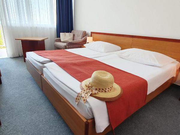 Holiday Village Sagitta - Light All Inclusive : photo 3 de la chambre chambre double supérieure avec balcon et vue sur la mer