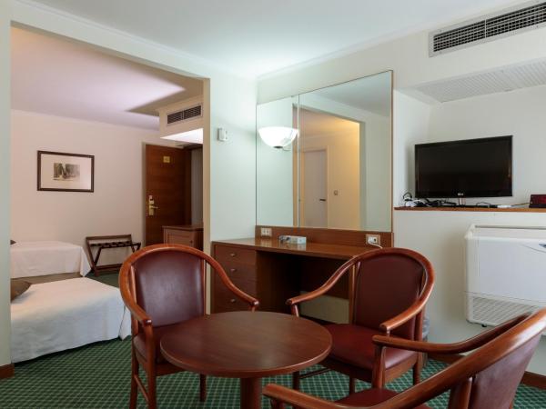 Best Western Plus Hotel Plaza : photo 5 de la chambre chambre quadruple avec 3 lits simples - non-fumeurs - vue sur ville 