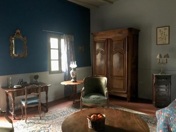 Maison d'hôtes Campagne-Baudeloup : photo 1 de la chambre chambre double bleue