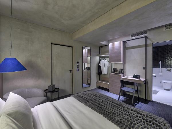 ONOMA Hotel : photo 4 de la chambre hébergement nickname - accessible aux personnes à mobilité réduite