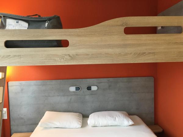 ibis budget Rochefort : photo 1 de la chambre chambre double avec lit superpos