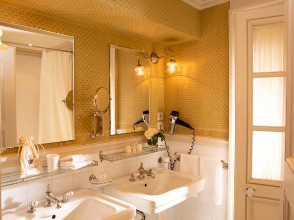 La Mirande : photo 3 de la chambre chambre de luxe double ou lits jumeaux