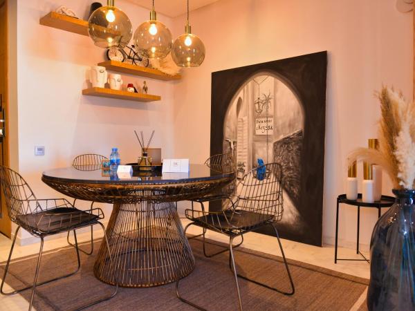 Appartement de prestige climatisé à l'hivernage 400m de la Gare : photo 10 de la chambre appartement deluxe