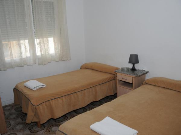 Pensión Iglesias : photo 1 de la chambre chambre lits jumeaux avec salle de bains commune
