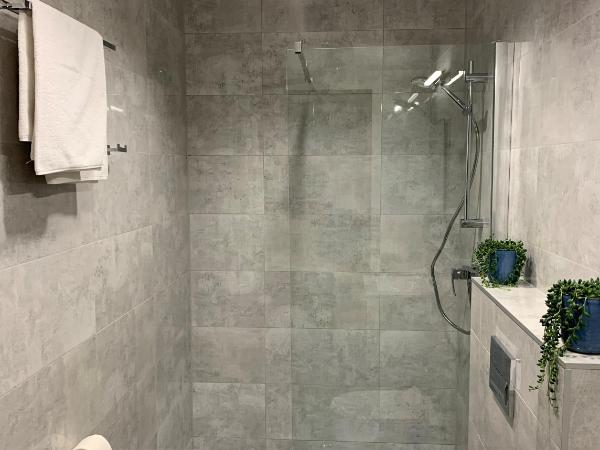 Pensjonat Paradise : photo 5 de la chambre chambre triple avec salle de bains privative