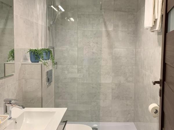 Pensjonat Paradise : photo 5 de la chambre chambre quadruple avec salle de bains privative