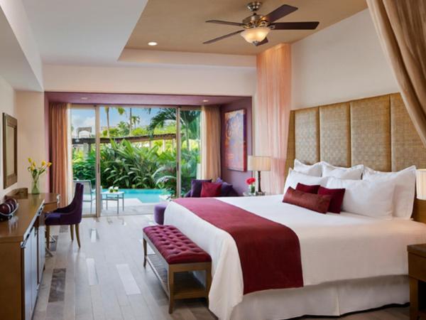 Secrets Vallarta Bay Resort & SPA - Adults Only : photo 3 de la chambre suite junior avec accès direct à la piscine