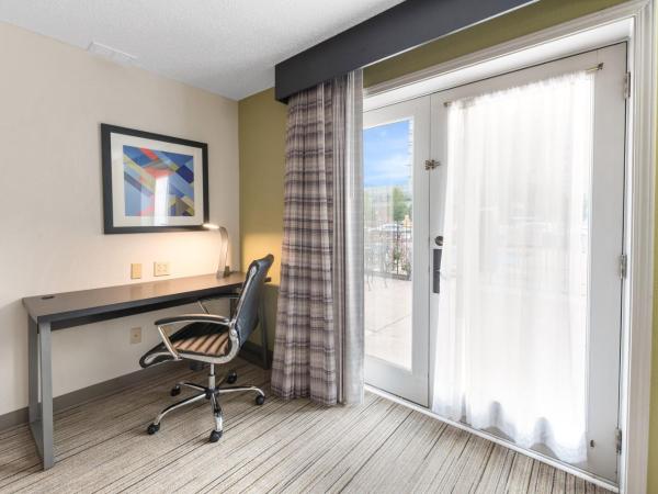 Holiday Inn Express - Columbus Downtown, an IHG Hotel : photo 3 de la chambre chambre standard avec 2 lits queen-size - vue sur piscine