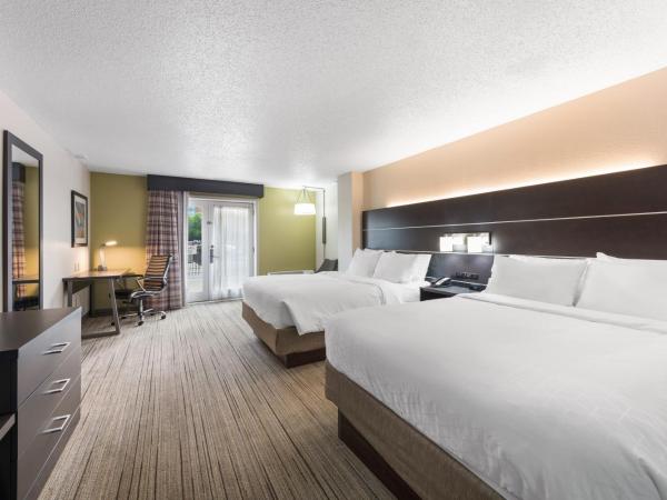 Holiday Inn Express - Columbus Downtown, an IHG Hotel : photo 1 de la chambre chambre standard avec 2 lits queen-size - vue sur piscine