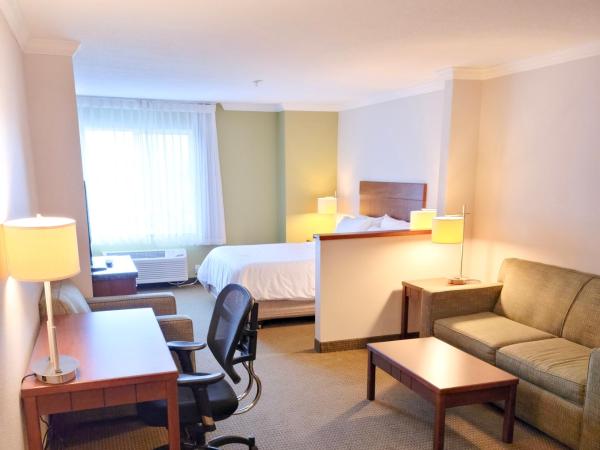 Holiday Inn Express Hotel & Suites Portland-Northwest Downtown, an IHG Hotel : photo 1 de la chambre suite lit king-size