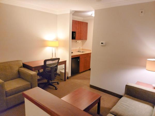 Holiday Inn Express Hotel & Suites Portland-Northwest Downtown, an IHG Hotel : photo 2 de la chambre suite lit king-size