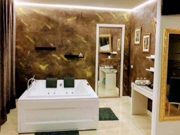 Gold House : photo 5 de la chambre suite deluxe avec baignoire spa