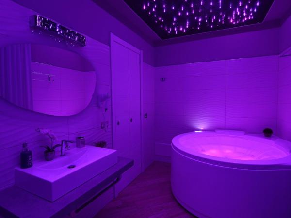 Starry Sky Charming House : photo 5 de la chambre suite avec jacuzzi